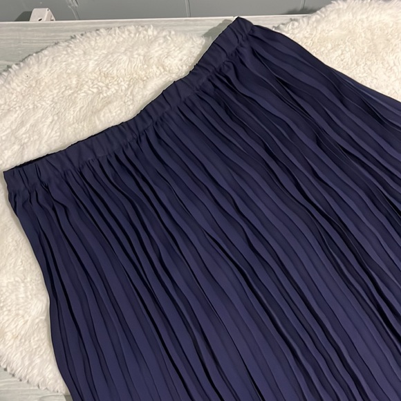 Lord & Taylor midi skirt - Picture 2 of 8